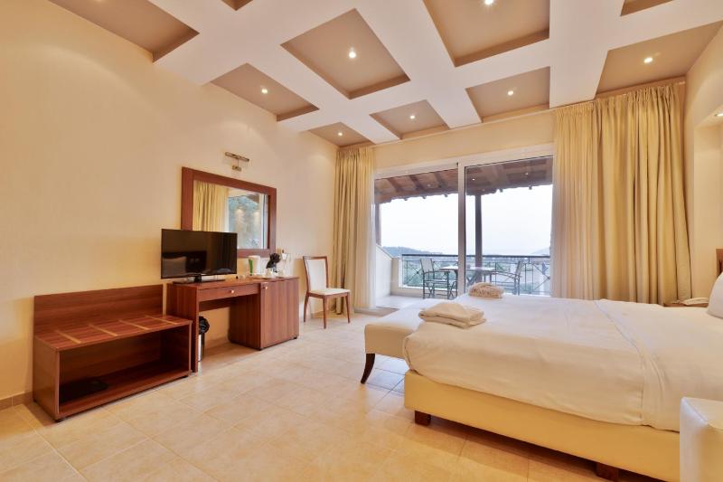 Quadruple Room image 2