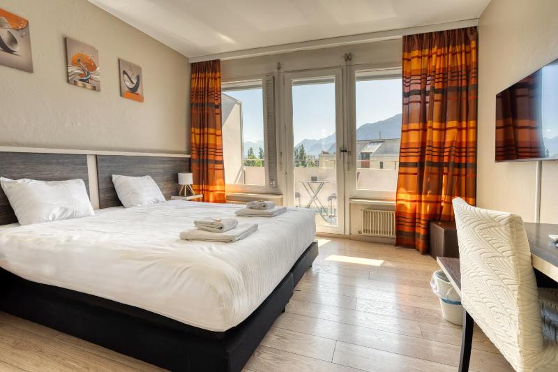 Double or Twin Room with Mountain View image 1