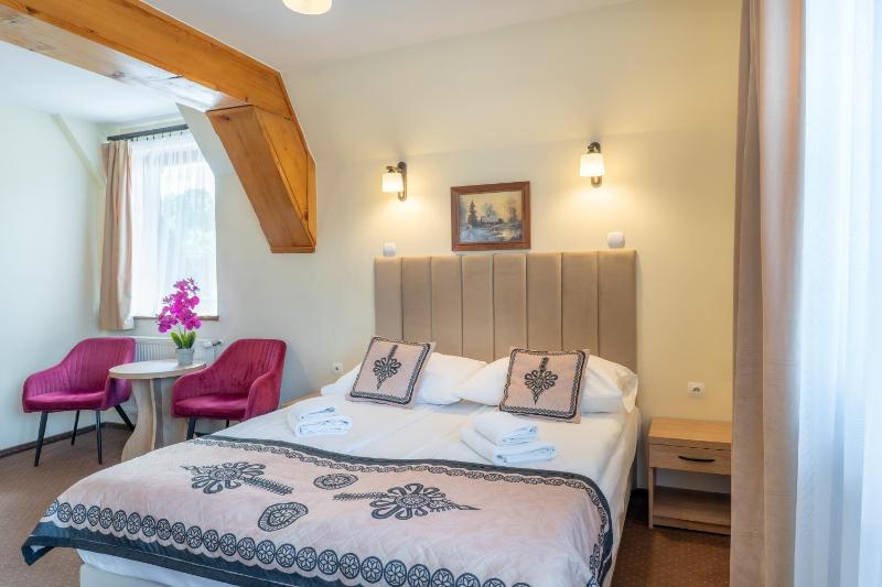 Deluxe Double Room image 3