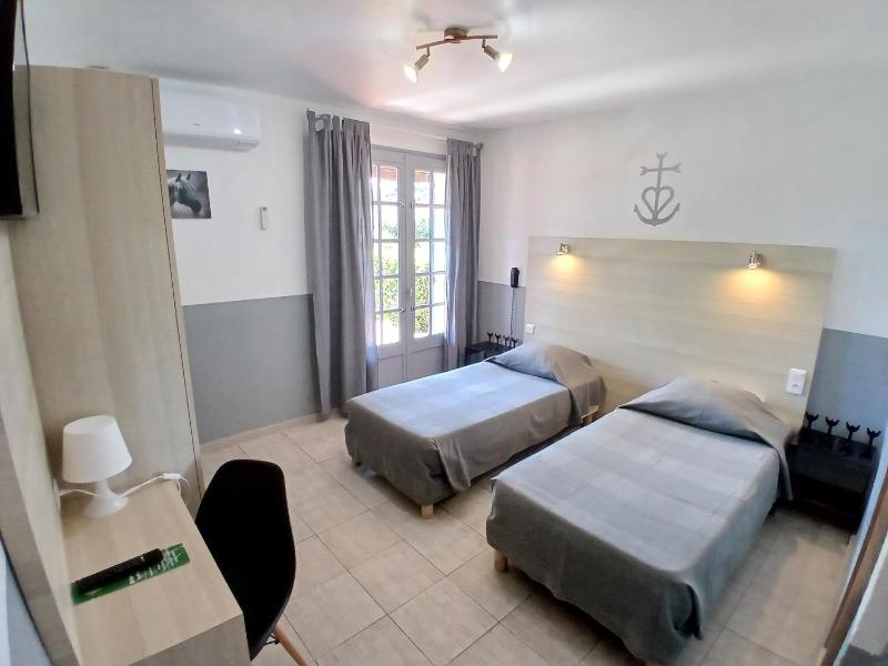 Twin Room with Terrace image 3