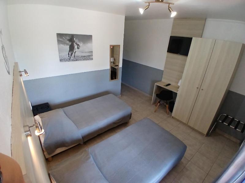 Twin Room with Terrace image 4