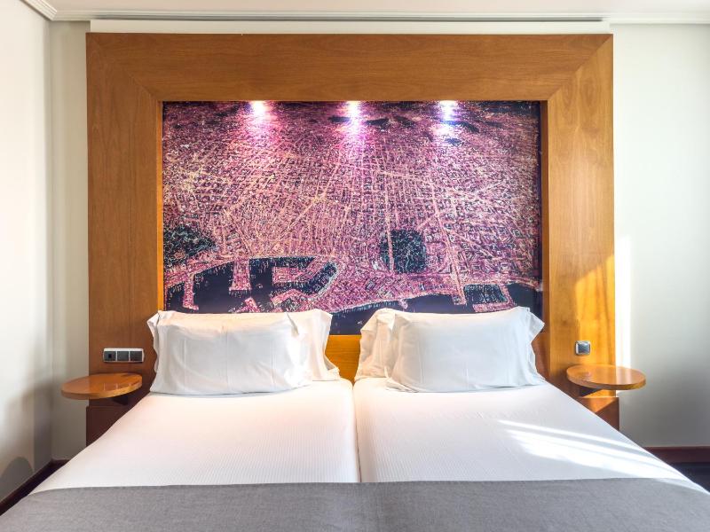 Double or Twin Room image 4