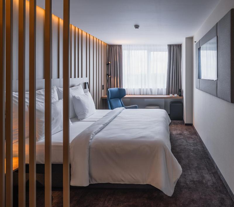Executive Double or Twin Room with Free Pool Access image 1