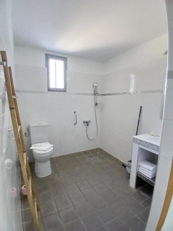 Family Room image 3