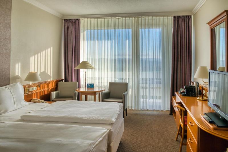Superior Double Room with Park View and with Wellness and Fitness Access image 1