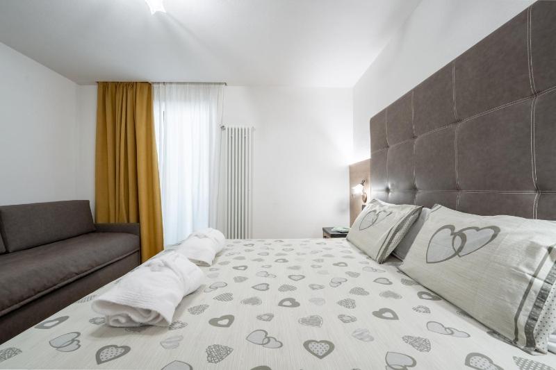 Classic Double or Twin Room image 3