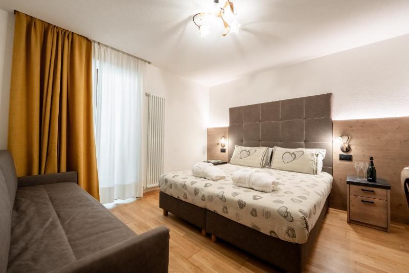 Classic Double or Twin Room image 1