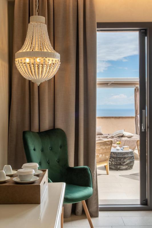 Superior Double or Twin Room with Terrace and Sea View image 4