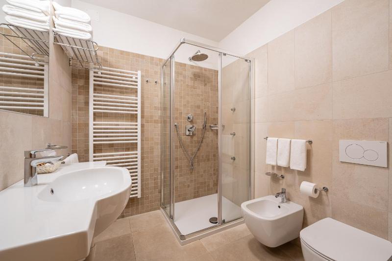 Deluxe Room image 4