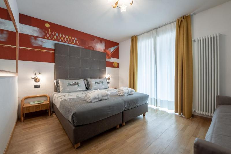 Deluxe Room image 3