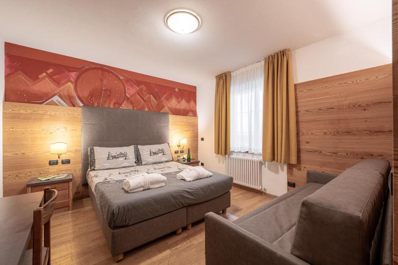 Deluxe Room image 2