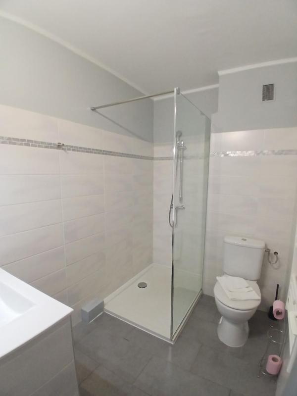 Classic Double Room image 4