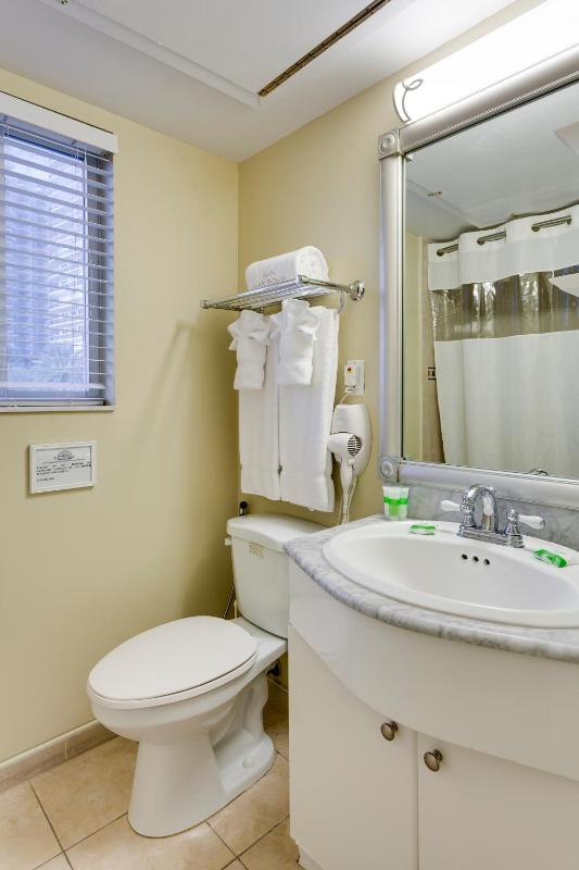 Queen Suite image 2