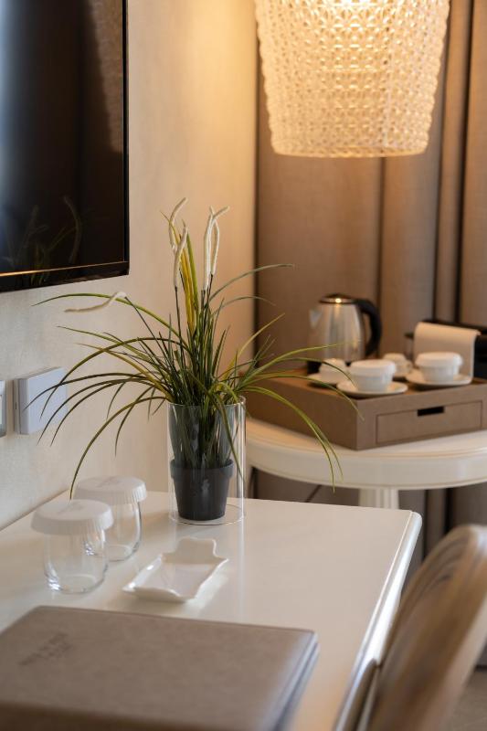 Classic Double or Twin Room with Balcony and Sea View image 1