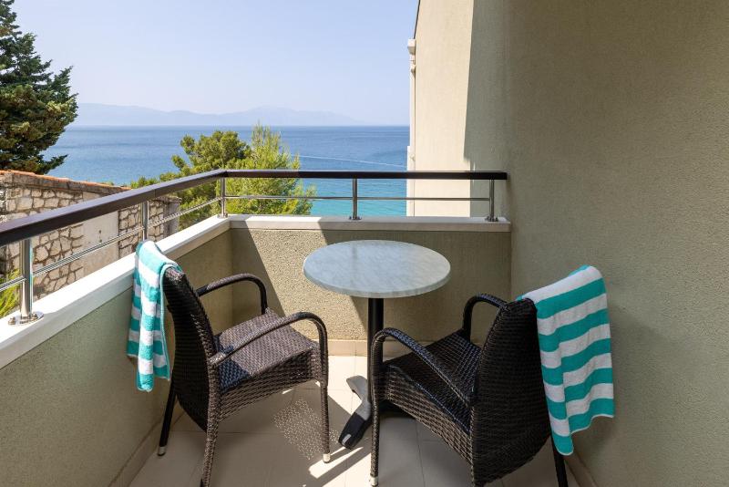 Standard Double or Twin Room with Sea View image 3