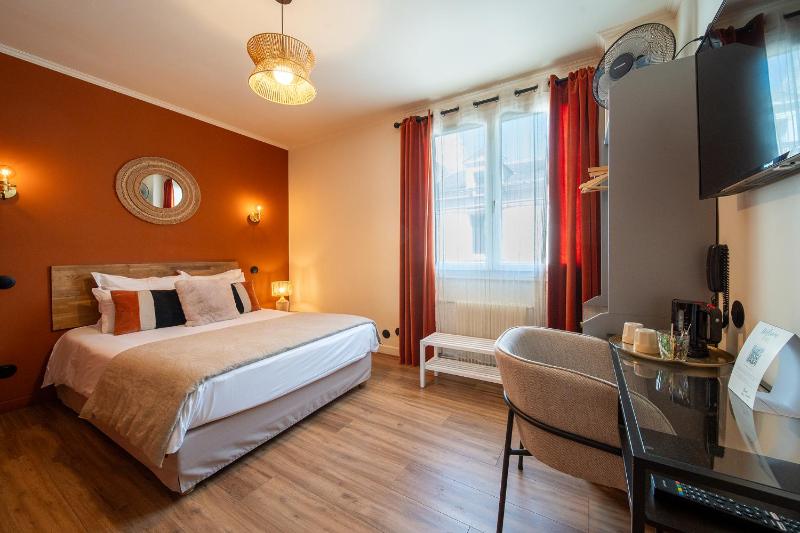 Standard Double Room image 2