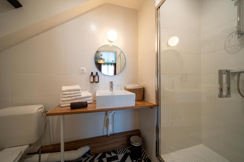 Standard Triple Room image 3