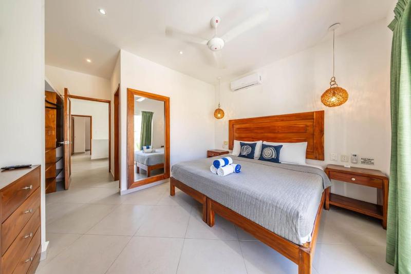 Casa Kinam Chic 4BR Villa w Pool in La Veleta - image 19