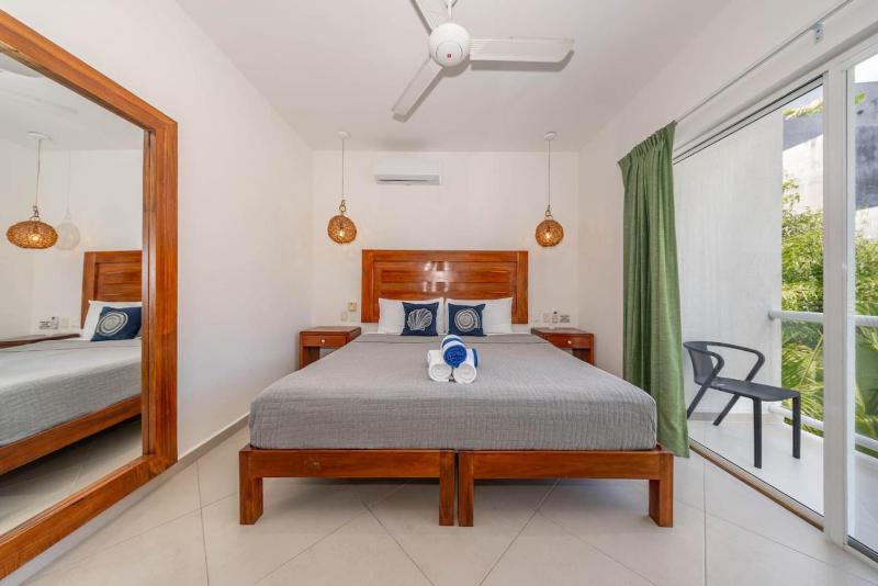 Casa Kinam Chic 4BR Villa w Pool in La Veleta - image 3