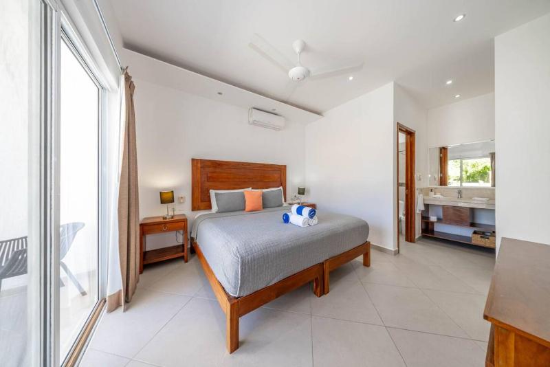 Casa Kinam Chic 4BR Villa w Pool in La Veleta - image 40