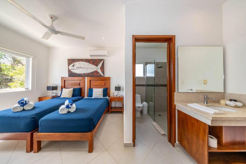 Casa Kinam Chic 4BR Villa w Pool in La Veleta - image 37