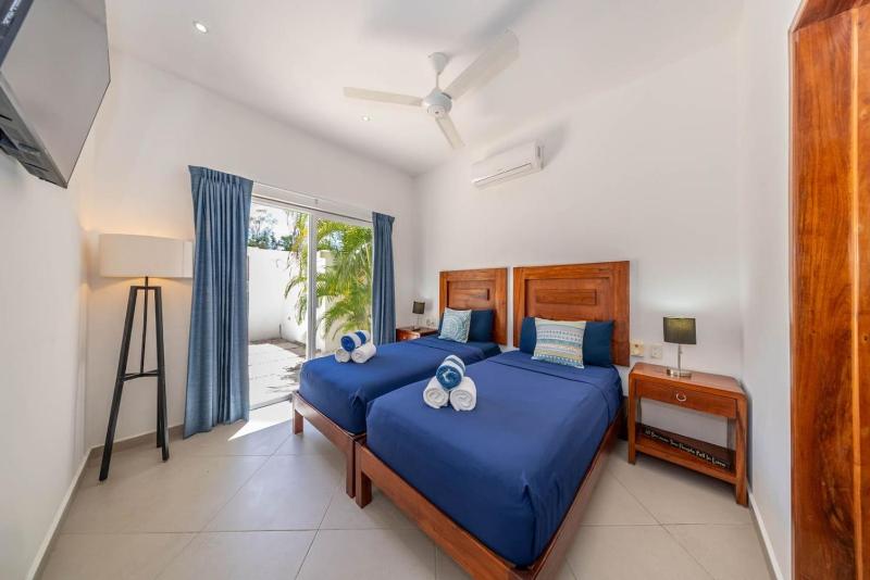 Casa Kinam Chic 4BR Villa w Pool in La Veleta - image 28
