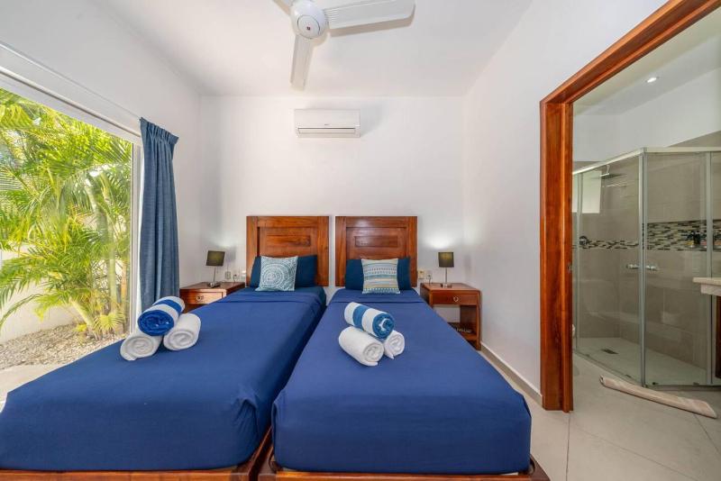 Casa Kinam Chic 4BR Villa w Pool in La Veleta - image 14
