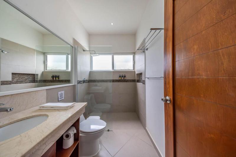 Casa Kinam Chic 4BR Villa w Pool in La Veleta - image 34