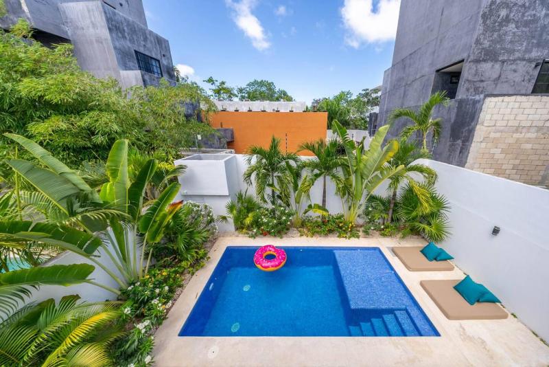 Casa Kinam Chic 4BR Villa w Pool in La Veleta - image 25