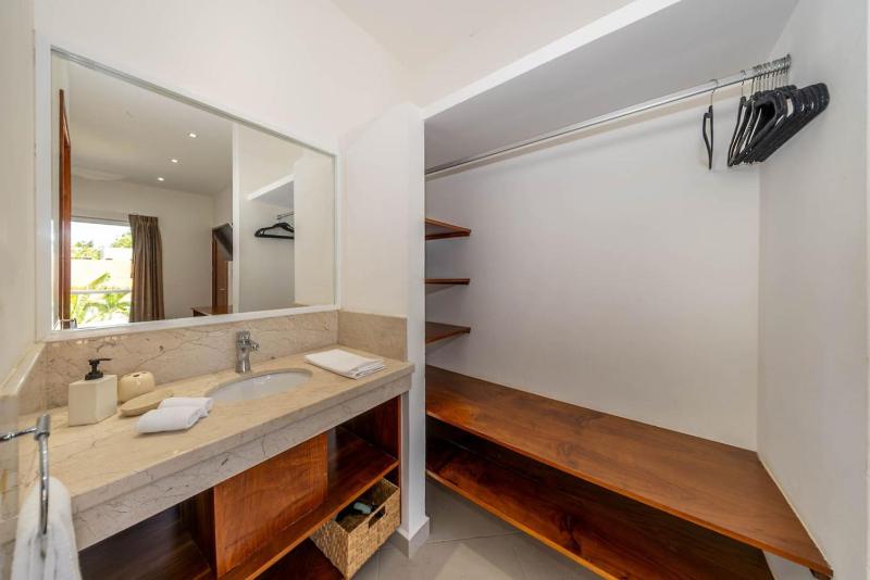 Casa Kinam Chic 4BR Villa w Pool in La Veleta - image 9