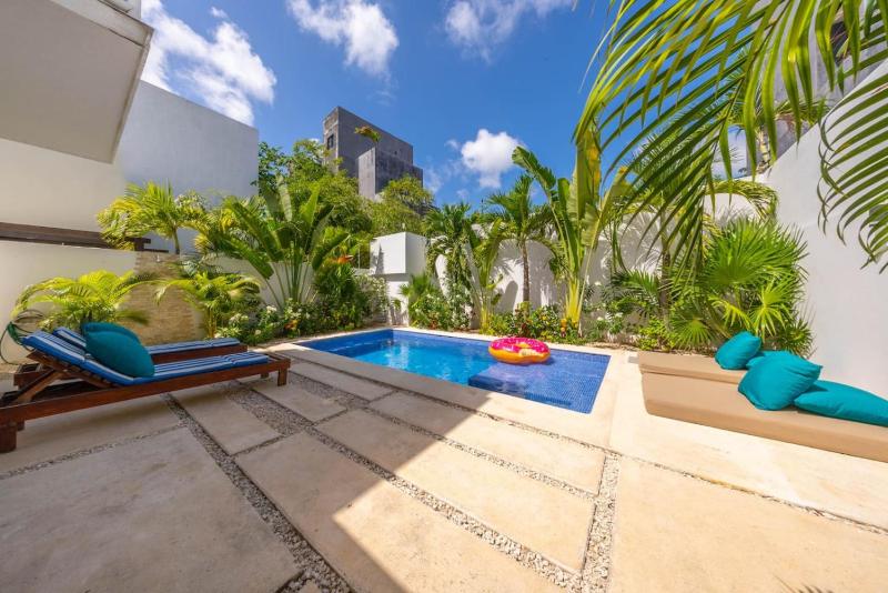 Casa Kinam Chic 4BR Villa w Pool in La Veleta - image 12