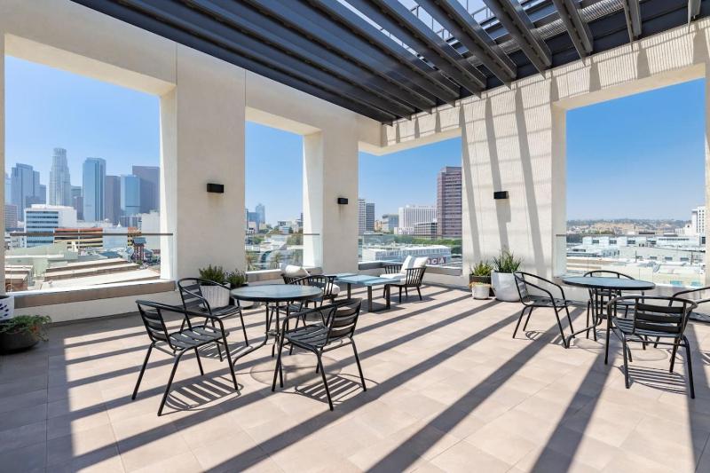 Stylish 2BD Haven with Scenic DTLA Views and Parking - image 16