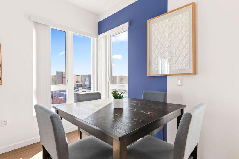 Spacious 1-BD with Stunning City Views in DTLA - image 4