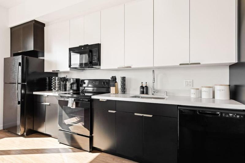 Spacious 1-BD with Stunning City Views in DTLA - image 15