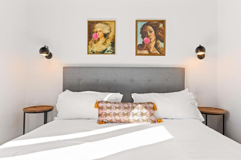 Spacious 1-BD with Stunning City Views in DTLA - image 2