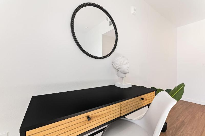 Unique 1-Bedroom DTLA Escape with City Views - image 8