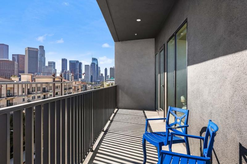 Skyline Haven Near Dodger Stadium with Views - image 15
