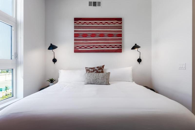 Skyline Haven Near Dodger Stadium with Views - image 16