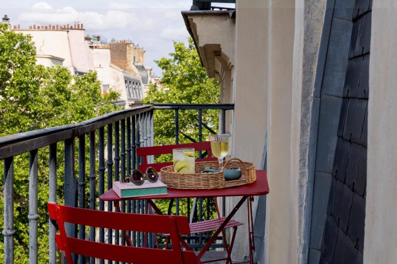 Superior Double Room with Balcony and with Spa Access image 2