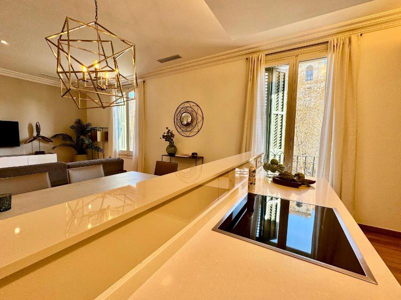 MODERN ELEGANCE by MyRentalHost - image 6