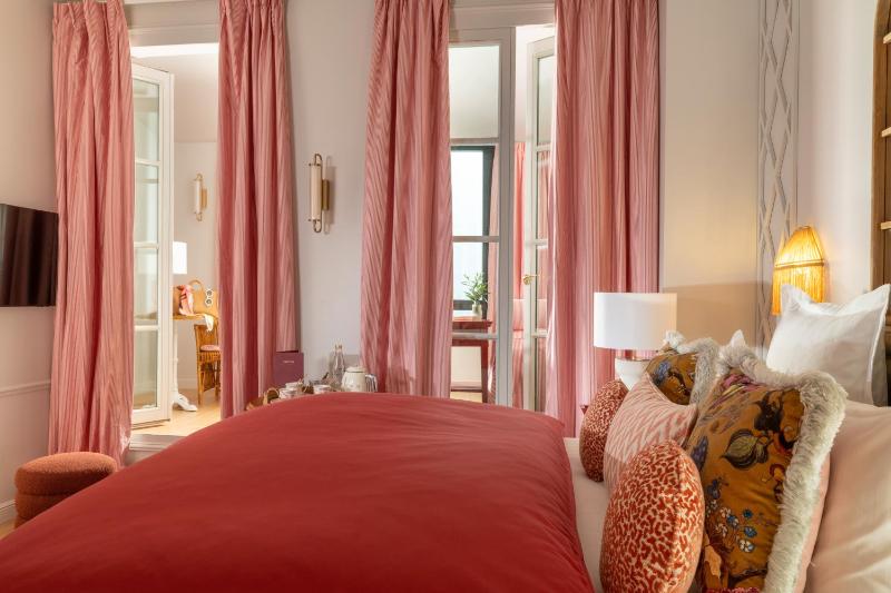 Junior Suite with Spa Access image 4