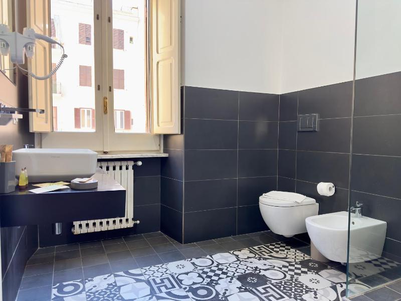 Deluxe Double Room image 2