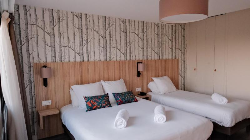 Deluxe Triple Room image 3