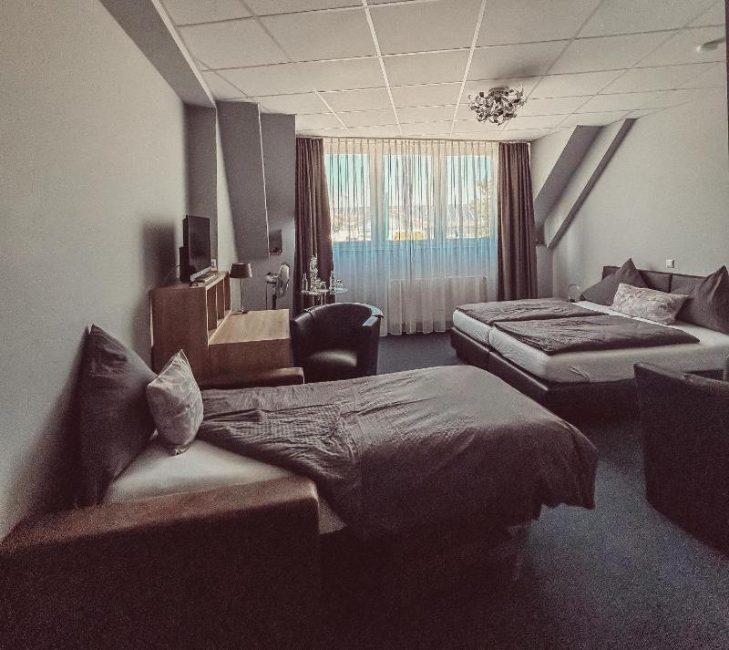 Family Room image 1