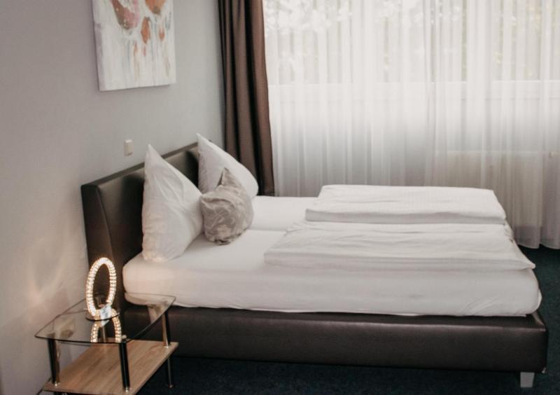 Standard Double Room image 2