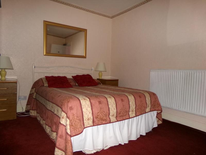 Double Room with Private External Shower Room image 2