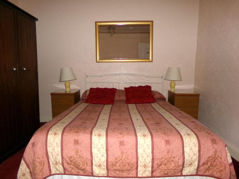 Double Room with Private External Shower Room image 3