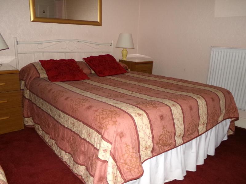 Double Room with Private External Shower Room image 4