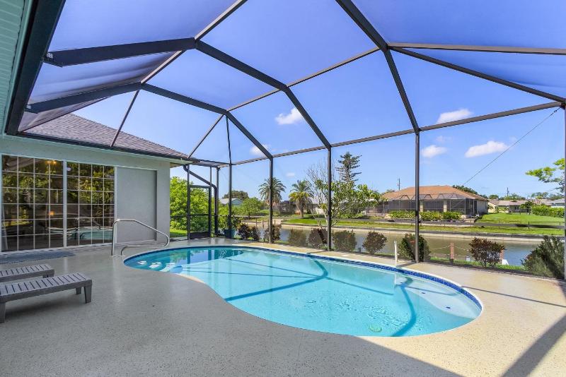 Blue Oasis - Saltwater Pool Dock Dog-Friendly Home - image 35