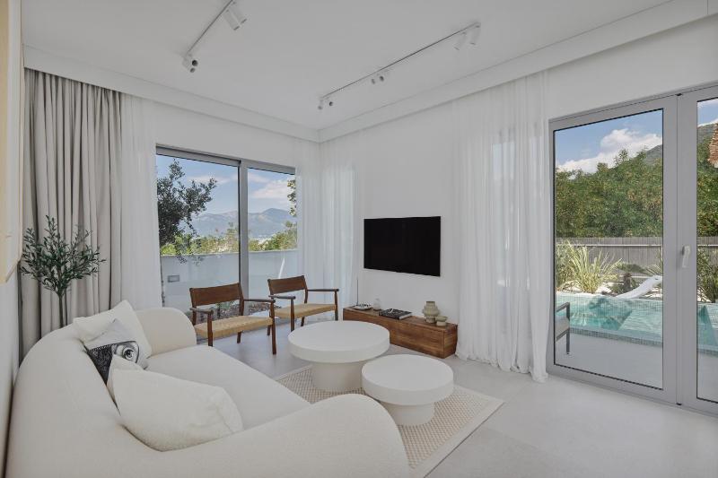 White Pearl Villa - image 2
